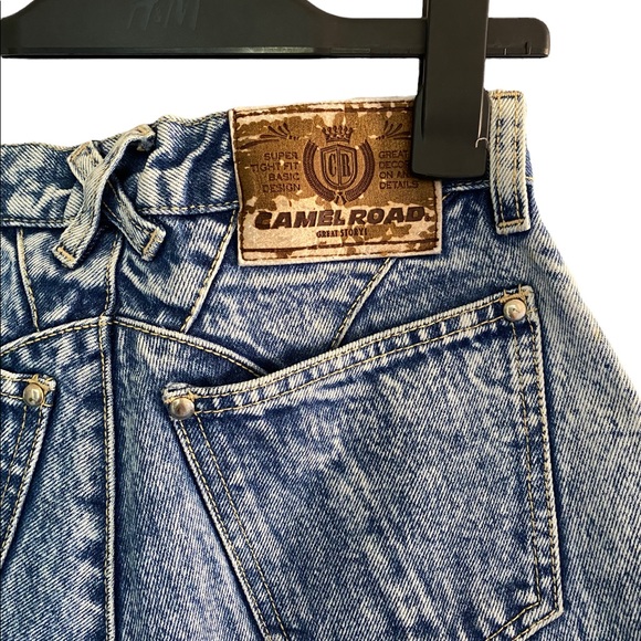 Acid wash Jean shorts 90’s style - Picture 2 of 3